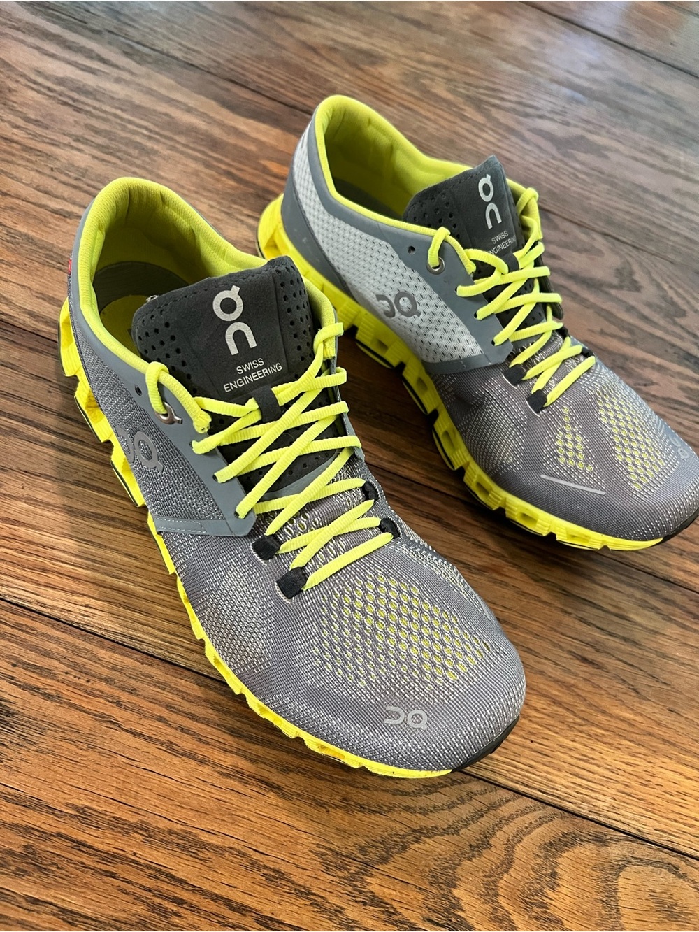 On Running Men's Gray and Yellow Lightweight Running Shoes - Picture 2 of 6